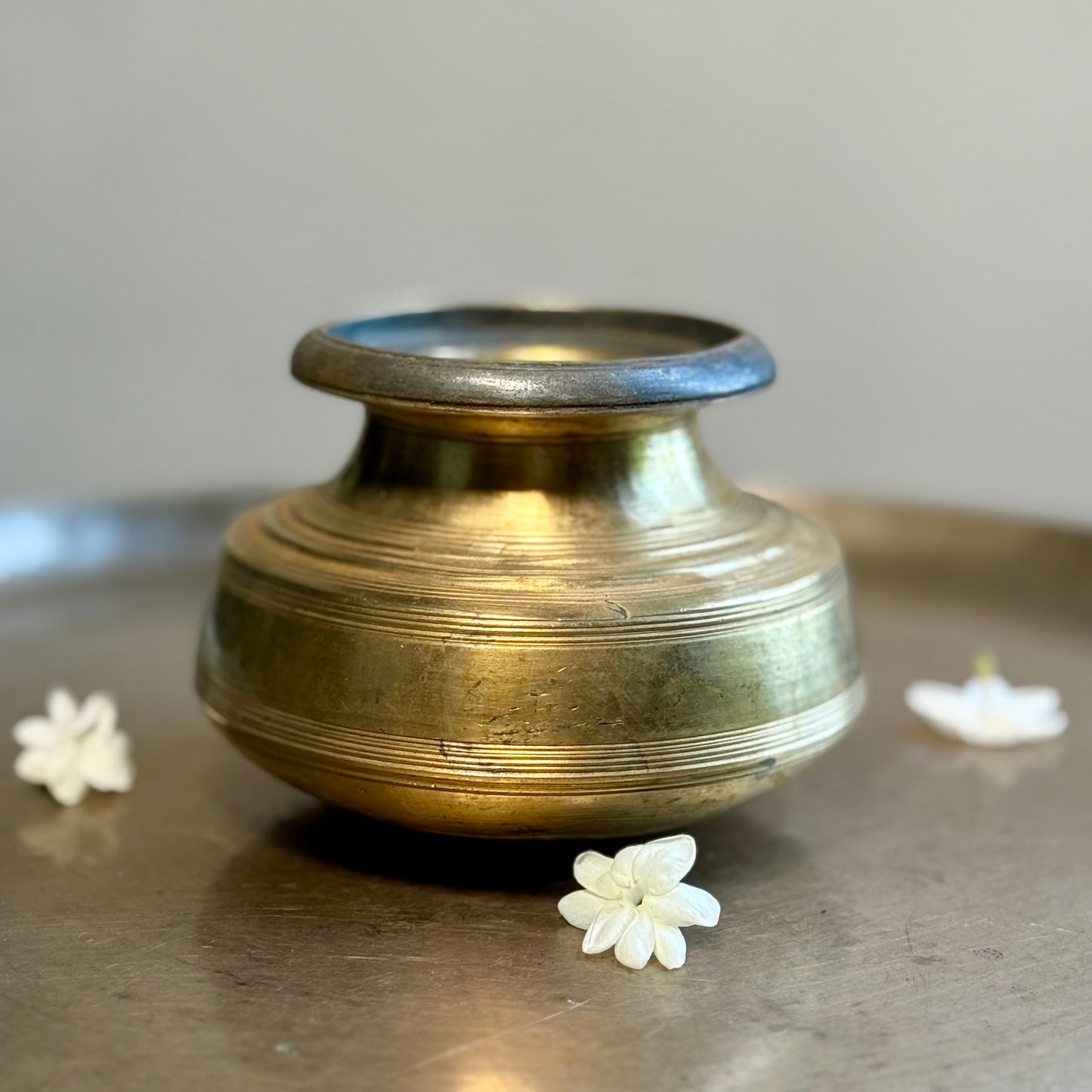 Rare Bronze Oil Pot