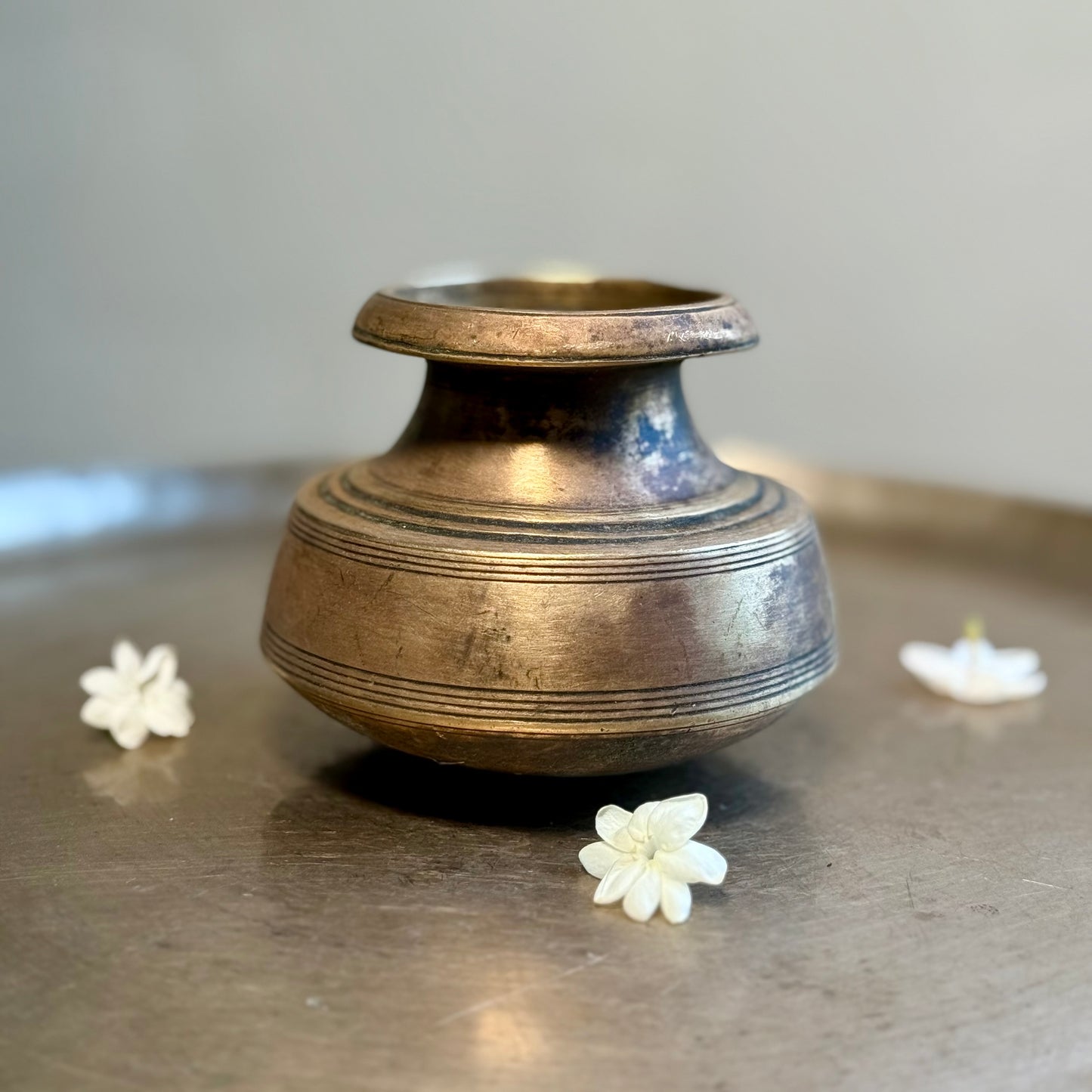 Rare Bronze Oil Pot