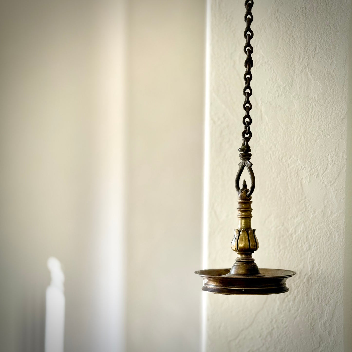 Rare Lotus Bud Hanging Oil Lamp – Museum-Worthy Collectible