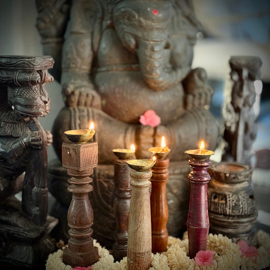 Antique Aghal Vilakku Maadam