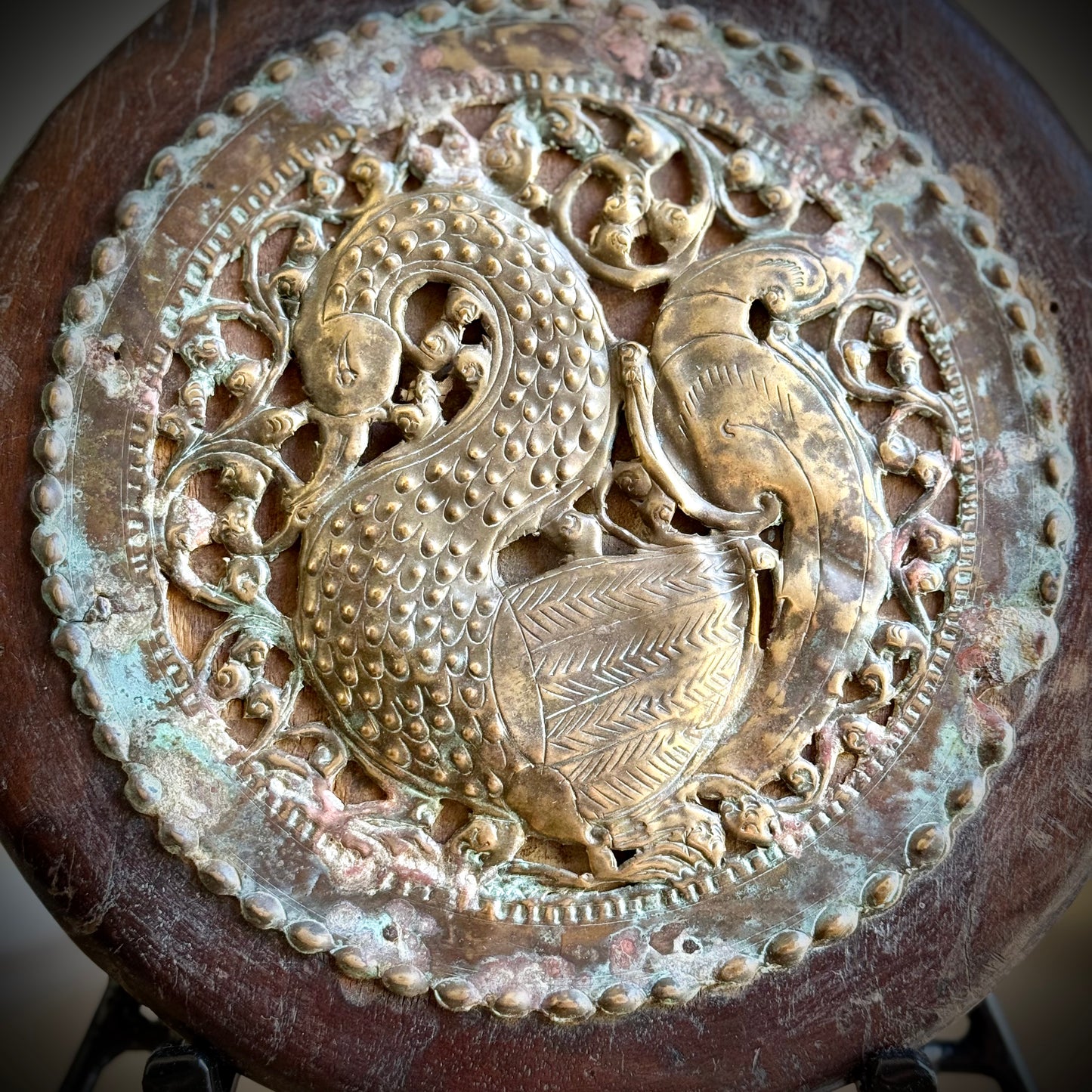 Rosewood Heirloom- Brass Inland
Vintage Medallion