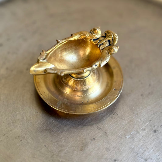 Rare Twin Parrot Heritage Oil Lamp