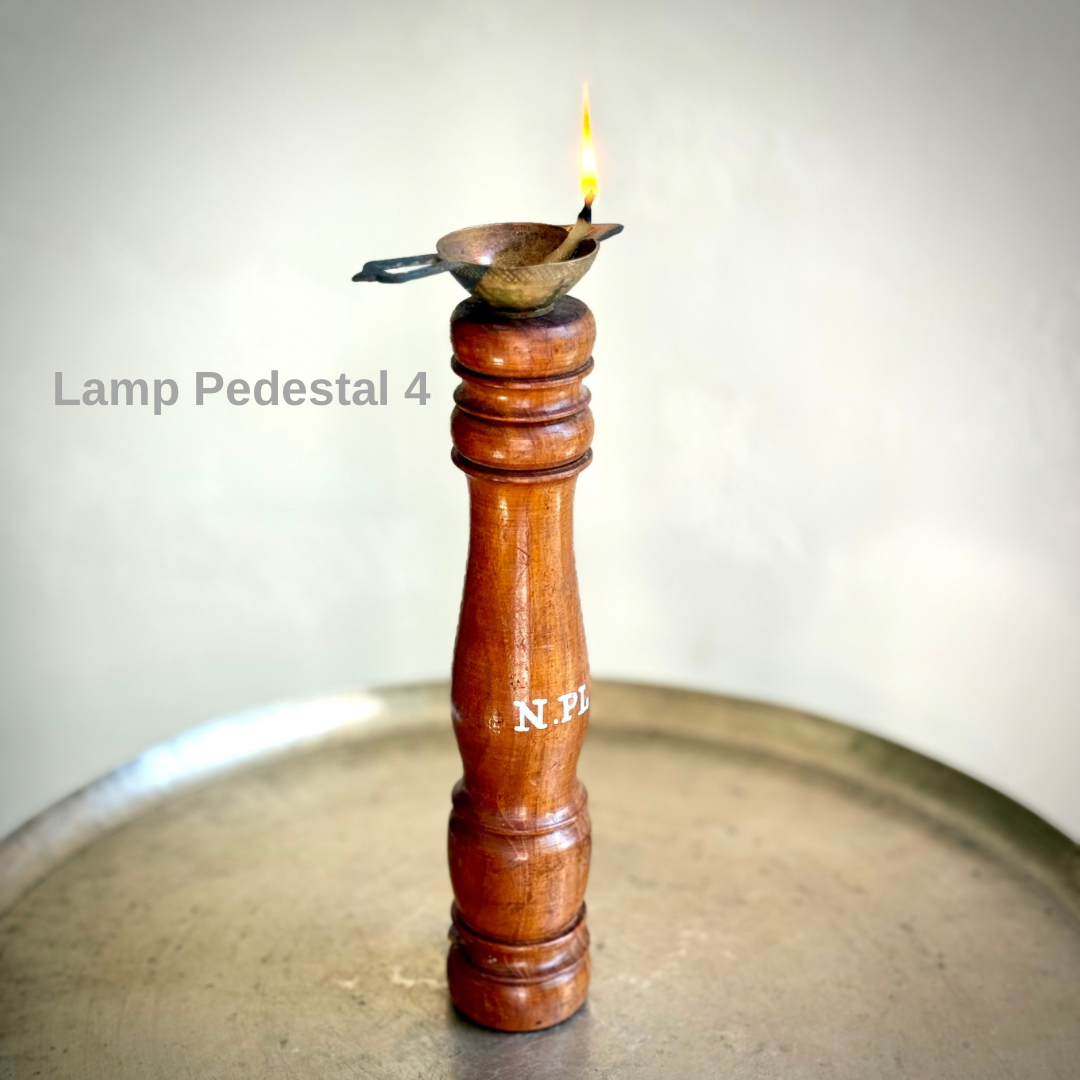 Antique Aghal Vilakku Maadam