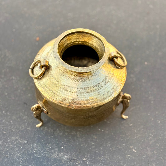 ‘Svarna’ Antique Brass Pot