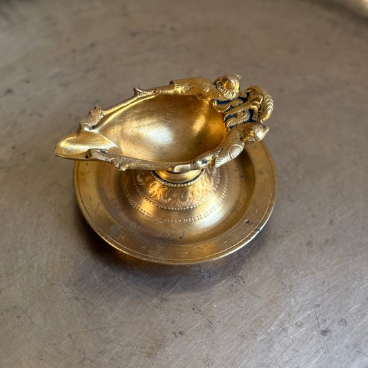 Rare Twin Parrot Heritage Oil Lamp