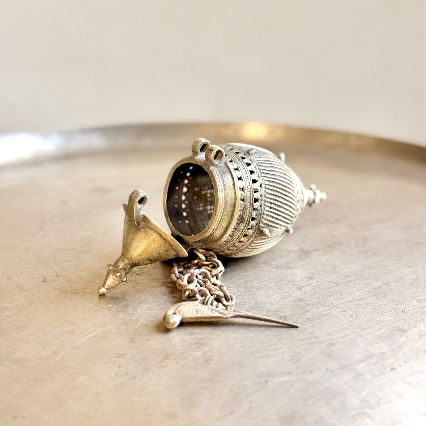 Vintage Brass Lime Box (Chuna Dabbi)