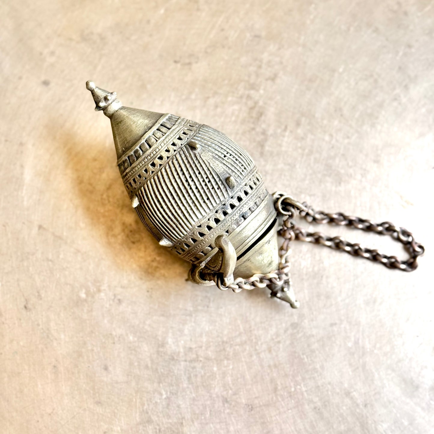 Vintage Brass Lime Box (Chuna Dabbi)