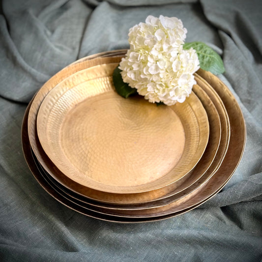 Vintage Hand-Hammered Brass Paraat