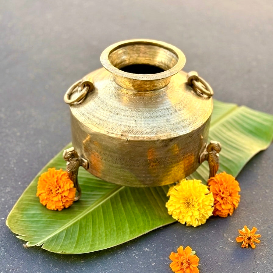 ‘Svarna’ Antique Brass Pot